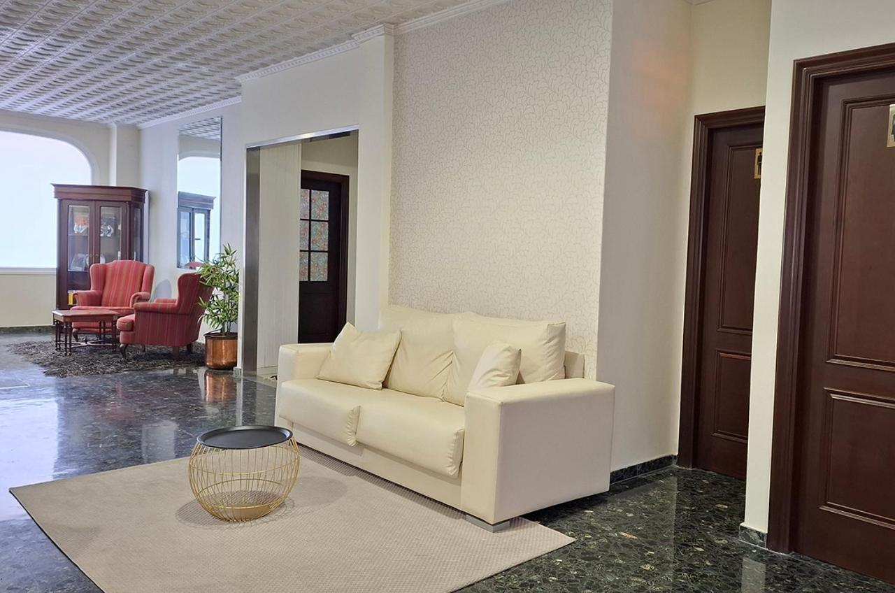 סנשנשו Hotel Cervantes מראה חיצוני תמונה